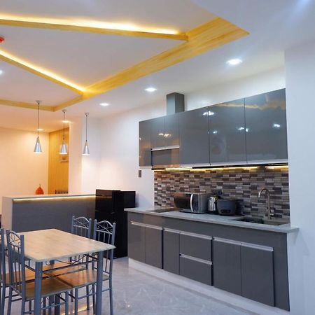 Cozy Entire Condo Unit With Pool Access Angeles Esterno foto
