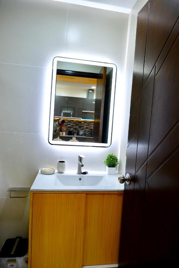 Cozy Entire Condo Unit With Pool Access Angeles Esterno foto