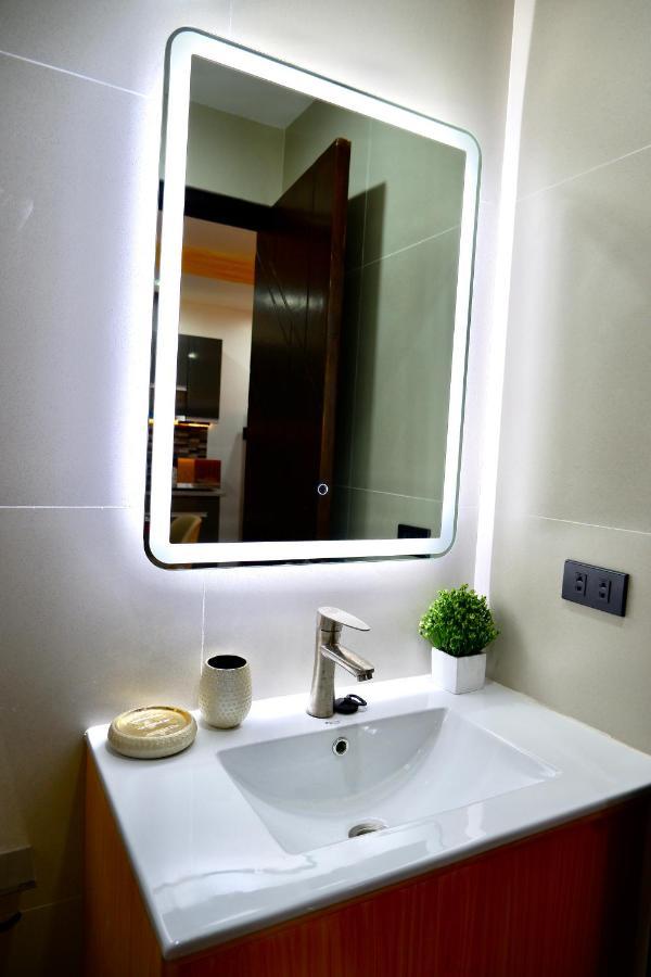 Cozy Entire Condo Unit With Pool Access Angeles Esterno foto